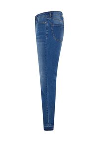 Jeans de denim azul ajustados con una cintura de altura media, que cuentan con un diseño de cinco bolsillos y un ligero desvanecimiento cerca de los muslos y la zona de las rodillas.