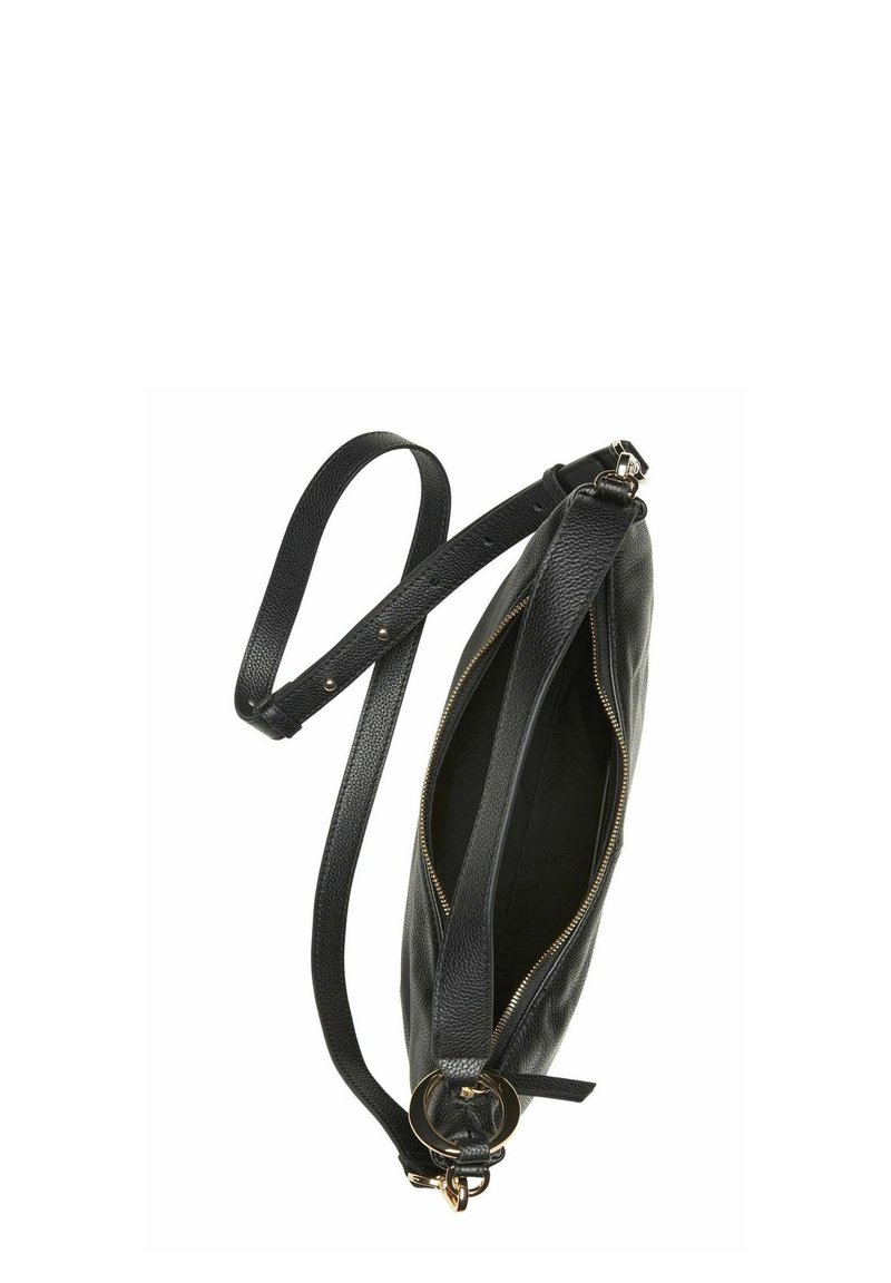 Schwarze Leder-Crossbody-Tasche mit strukturiertem Finish, Reißverschluss, verstellbarem Riemen und goldfarbener Hardware. Offenes Innenfach sichtbar.