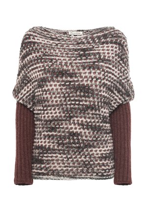 Pull en tricot à motifs marron, gris et blanc avec un superposé court à manches courtes décontracté et des manches longues côtelées ajustées.