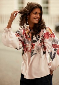 Next Bluză - blush pink floral placement print