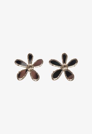 Pár zlatých náušnic s květinovým motivem, každá se šesti tmavými gradientními okvětními lístky na bílém pozadí.