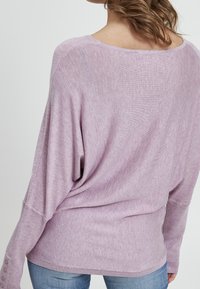 b.young Stickad tröja - purple