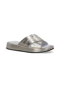 Metalické zlaté slide sandály se širokými křížovými pásky a texturovaným povrchem, se sieťovanou bílou stélkou a černou gumovou podrážkou.
