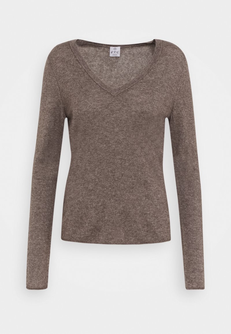 Pull marron à manches longues avec col en V, fabriqué dans un matériau doux, présentant une texture légère et lisse. Design simple, sans motifs.