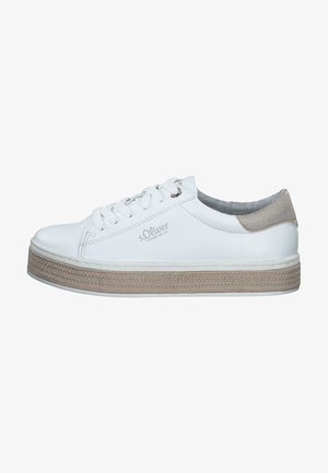 Trainers - white