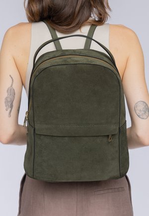 Gusti Leder, BIG BACKPACK MALENE - Zaino - grün