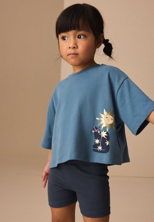 Next, REGULAR FIT - SHORT SLEEVE T-SHIRT AND SHORTS SET . - Short - blue