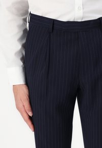 Isaac Dewhirst THE PREMIUM STRETCH BLEND  - Κοστούμι - navy