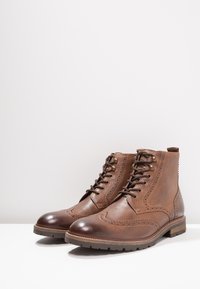 Pier One Stivaletti stringati - cognac