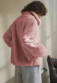 Next Vesta od flisa - pink