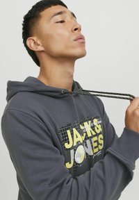 Jack & Jones JACK & JONES HOODIE SWEAT - Felpa con cappuccio - asphalt