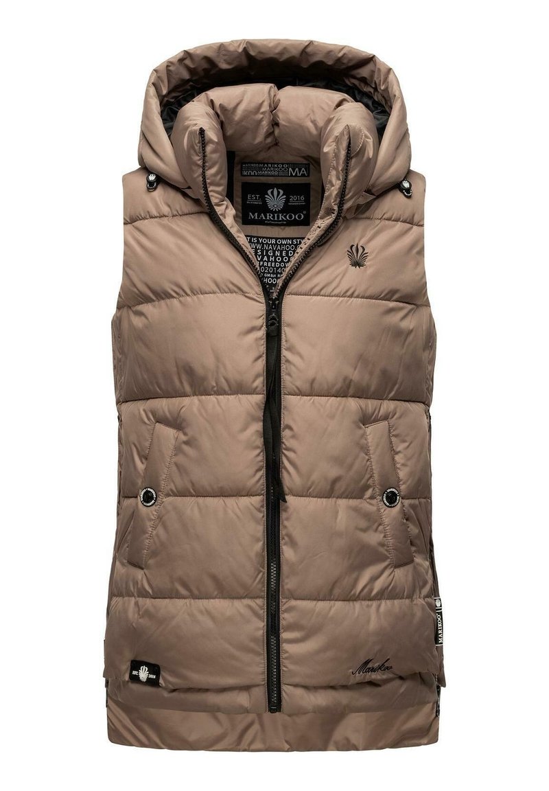 Gilet imbottito senza maniche color tabacco, con collo alto, zip anteriore e due tasche laterali con chiusura a scatto. Logo sul petto e sull'orlo.
