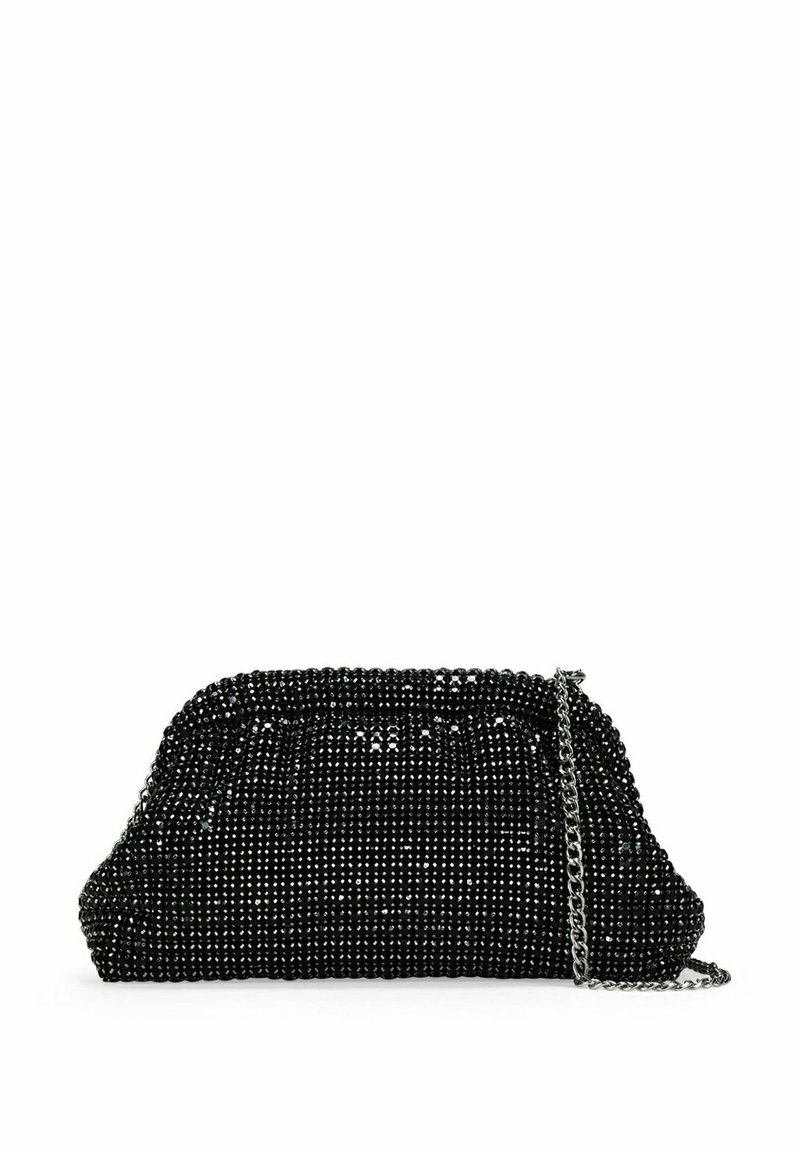 Bolso de mano negro hecho de material de cuentas con una forma estructurada. Cuenta con una correa de cadena plateada y un intrincado detalle de cuentas en toda su superficie.