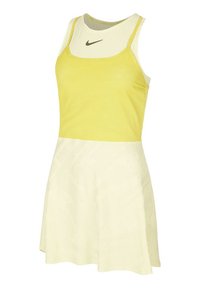 Vestido deportivo amarillo con un diseño sin mangas, que presenta un cuerpo de un amarillo claro y una falda acampanada y texturizada. Logo de Nike en el pecho.