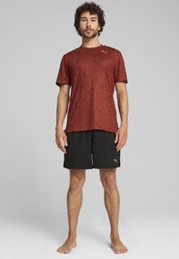 Puma STUDIO CLOUDSPUN - Trükipildiga T-särk - mars red