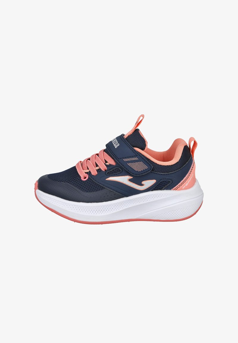 Zapatillas deportivas en navy y coral con tejido de malla, suela texturizada y cordones rosas. Cuentan con una entresuela blanca acolchada y un logo distintivo.