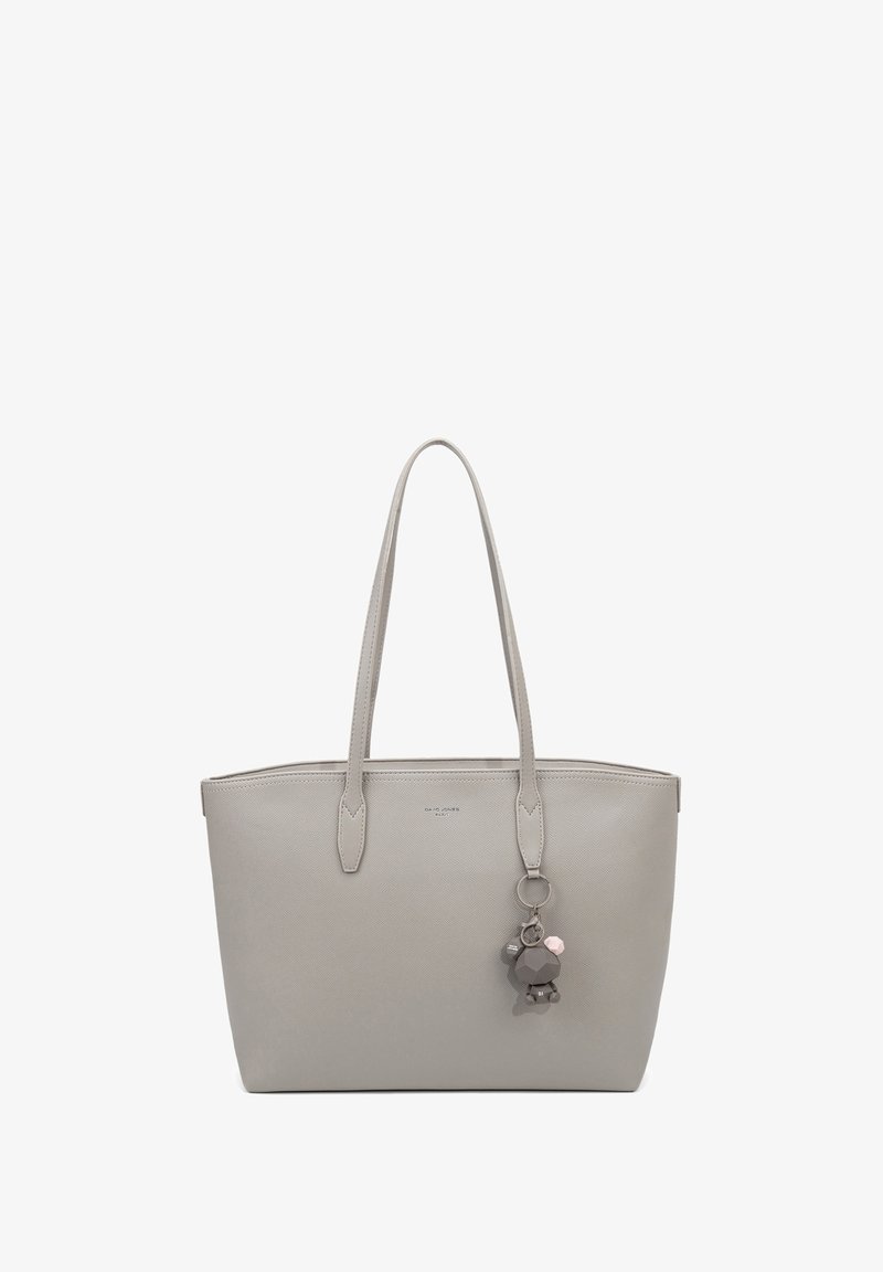 Borsa tote grigia con doppio manico, realizzata in materiale sintetico a texture liscia, presenta un charm con un orso e dettagli colorati. Design rettangolare semplice.