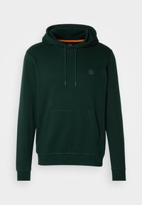 Sweat à capuche vert foncé type pullover avec poche kangourou devant, capuche à cordon, poignets côtelés et petit patch logo sur la poitrine.