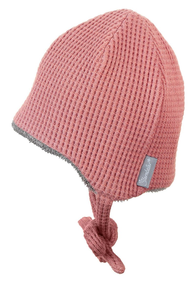 Strickmütze für Babys in zartem Rosa mit strukturiertem Rippenmuster, grauem Saum und Kinnbändern für einen sicheren Sitz. Etikett an der Seite.