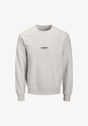 Helles graues Sweatshirt aus Baumwollmischung mit rundem Halsausschnitt und gerippten Bündchen. Auf der Brust befindet sich ein kleines schwarzes "JJ Studios"-Logo.