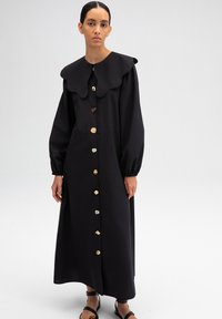 Touché Privé WIDE COLLAR AND BUTTON POPLIN  - Maxi šaty - black