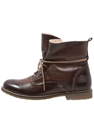 Bottine en cuir marron avec un revers plié, fermeture à lacets et finition texturée. Comprend une bout arrondi et une semelle en caoutchouc.