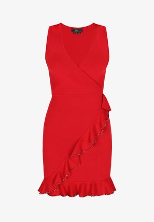 Raudona be rankovių suknelė su įvyniojimo dizainu, turinti raukšlių apdailą, pabrėžtą mažomis blizgučiais, pagaminta iš tekstūruotos medžiagos.