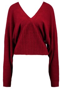 Pull en maille rouge foncé avec col en V, manches longues et panneau texturé côtelé au centre avant.