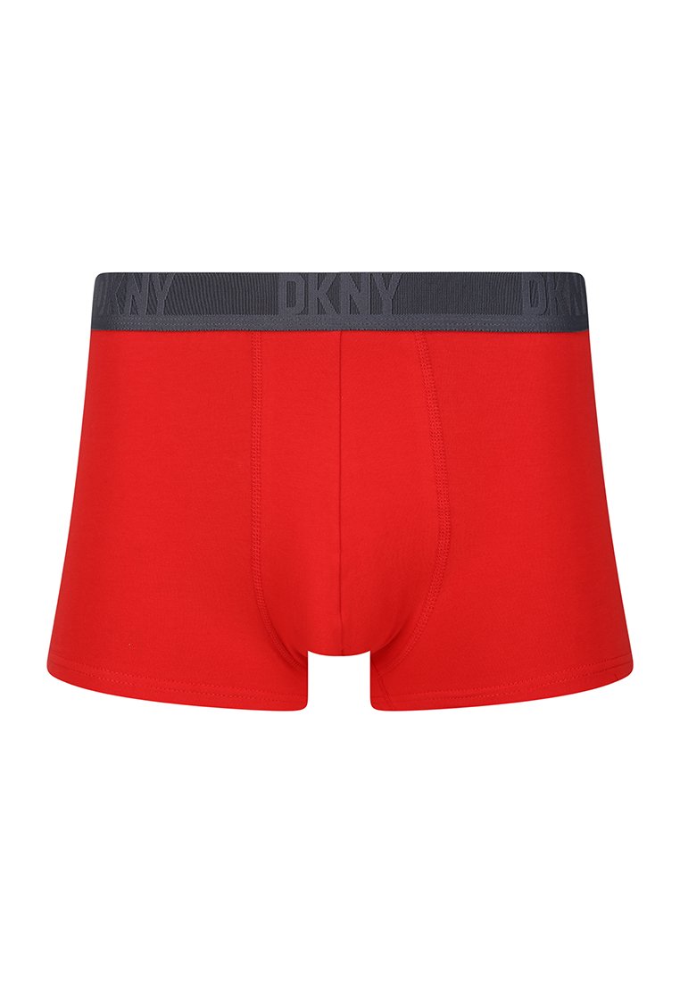 Czerwone bawełniane bokserki z szarym elastycznym pasem w logo DKNY. Gładka faktura, dopasowany krój i wyprofilowana kieszeń dla wsparcia.