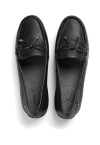 Schwarze Lederloafers mit glatter Textur, Schleifendetail an der Vorderseite und durchlüftetem Fußbett. Robuste Verarbeitung mit runder Zehenform.