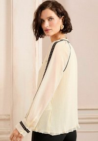 Love & Roses PETITE FIT ZIP DETAIL PLEATED STUD - Camicetta - ivory