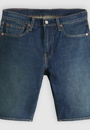 Shorts en denim bleu foncé avec poches avant, passants pour ceinture et fermeture par bouton, présentés sur un fond clair uni.