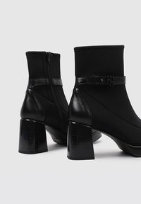 Hispanitas Botines con plataforma - black