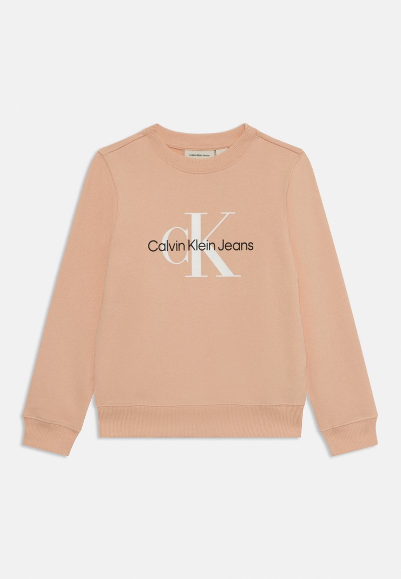 Svetlý broskyňový sveter s oválnym výstrihom a dlhými rukávmi. Obsahuje biely logotyp "Calvin Klein Jeans" a kontrastné čierne akcenty. Mäkká látka.