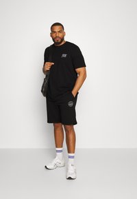 Jack & Jones JPSTSHARK - Shorts - black