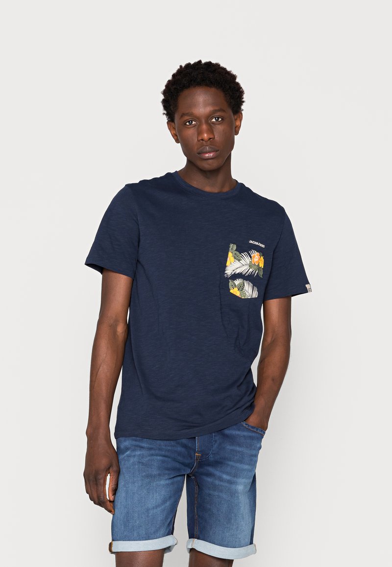 Jack & Jones JORCATSKILLS MINIMAL TEE CREW NECK JNR - T-shirt con