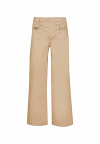 Pantalon beige à jambes larges avec poches plaquées à l'avant ornées d'anneaux métalliques décoratifs et passants de ceinture à la taille.