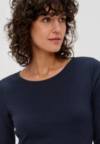 s.Oliver 3/4-ÄRMEL MIT ROLLSAUM - Langarmshirt - navy