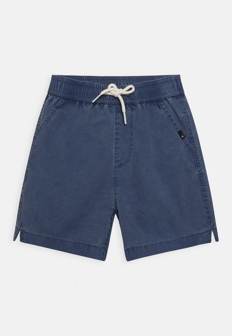 Shorts décontractés bleu marine avec taille élastique, cordon de serrage blanc, poches latérales et petites fentes sur les côtés des ourlets.