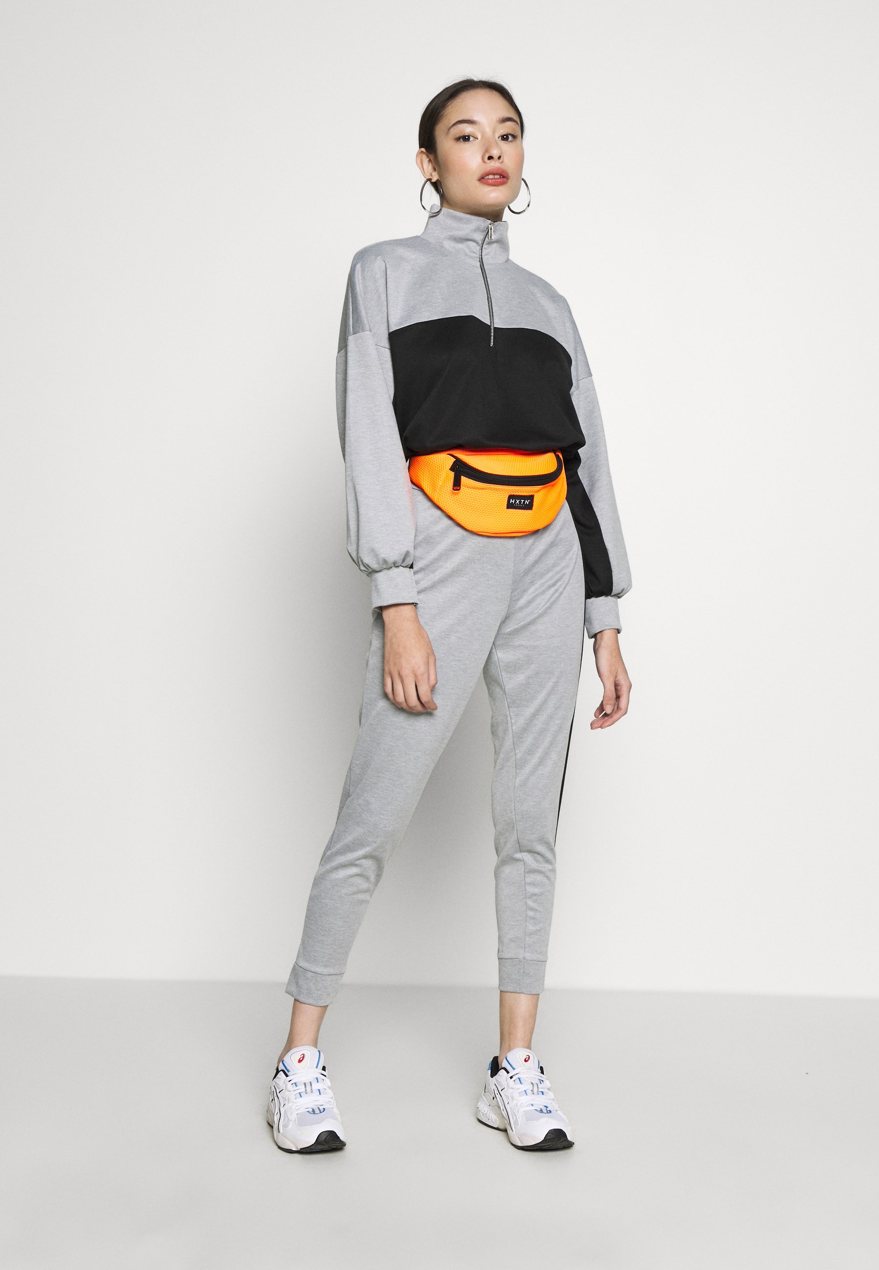 Missguided Petite PETITE HIGH NECK ZIP TOP AND LEGGING - Trainingspak -  black/grey/Zwart - Zalando.nl