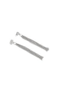Orecchini in argento con un design a catena testurizzata e lunghe nappine, fissati con una chiusura a perno e una parte posteriore circolare.