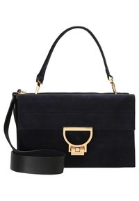 Czarna torebka z zamszu z górnym uchwytem, odczepianym paskiem na ramię oraz zamknięciem na zapięcie metalowe w kolorze złotym na przedniej klapie.