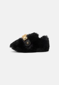 MOSCHINO NEWBORN LETTERING LOGO - První boty - black
