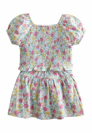 Tyttöjen kukallinen mekko, jossa on pussimaiset lyhyet hihat, smokkaukset yläosassa, röyhelöity vyötärö ja kerrostettu helma pastellisävyissä.