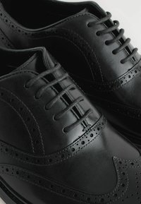 Next Derbies - black