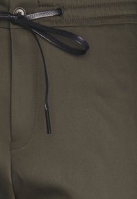 DRYKORN JEGER - Calças - mottled olive