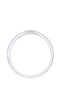 Bracciale a cerchio in metallo argento lucido, texture liscia e larghezza uniforme. Presenta un meccanismo di chiusura sottile sulla parte superiore.