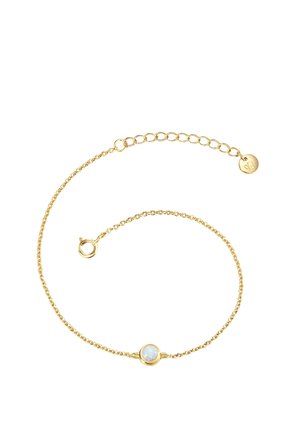 Bracciale in oro con una singola pietra d'opale rotonda incastonata in una montatura circolare, dotato di un gancio e lunghezza regolabile.