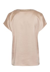 Beige T-Shirt mit kurzen Ärmeln, runder Ausschnitt und schimmerndem Detail am Rücken. Weicher Stoff, lockere Passform, glatte Textur.