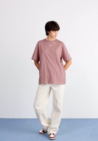 Nike Sportswear TEE - Basic póló - smokey mauve